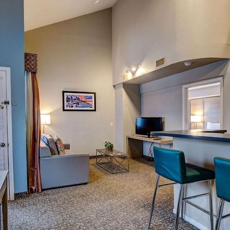 Hawthorn Suites By Wyndham Kent, Wa Exterior foto